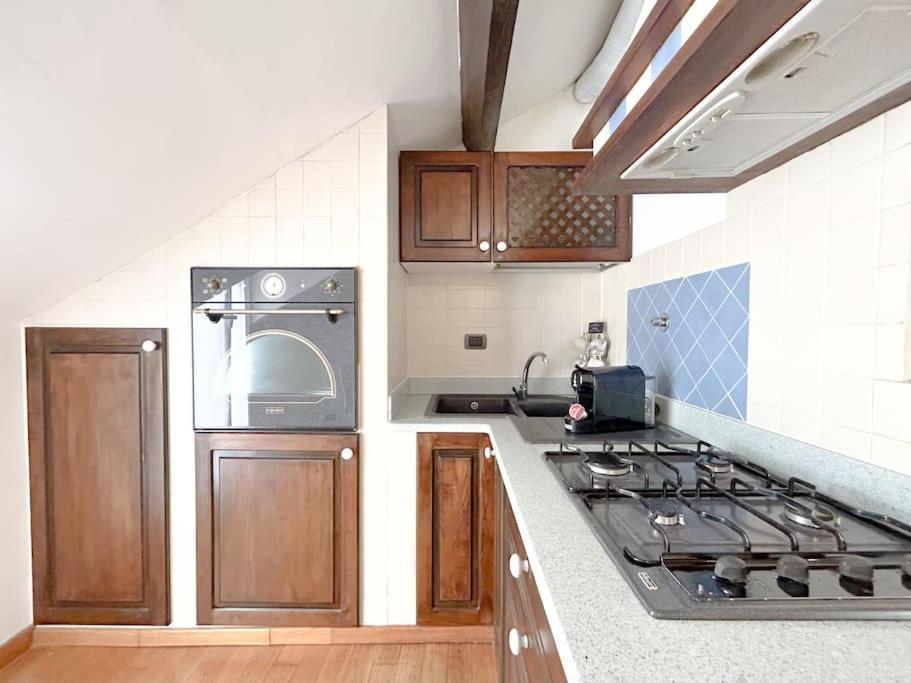 Elegante Mansarda 300Mt Dal Mare - Centro - Wifi Savona Exterior foto